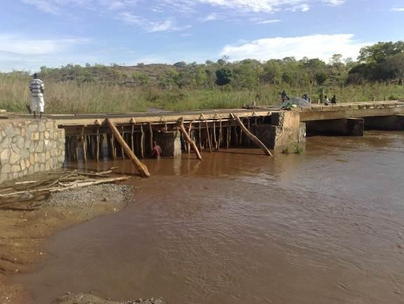Obras de estradas na Província de Nampula
