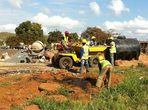 Trabalhos de betonagem ao longo da N1