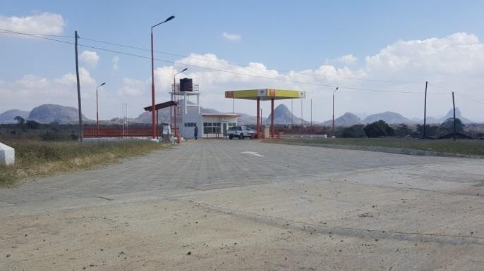 Posto de combustível em construção